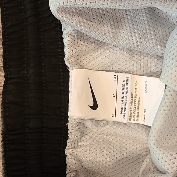 Nike Swim Men's JDI Fade 9" Volley Shorts/Swim trunk in Atomic Green Size Small - Picture 4 of 6